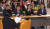 황교안 자유한국당 대표(오른쪽)가 23일 오후 부산 부경대학교 용당캠퍼스에서 열린 &#39;저스티스 리그 공정 세상을 위한 청진기 투어 대입제도 관련 경청 간담회&#39;에서 발언자의 발언을 경청하고 있다. [뉴스1]