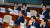 새정치민주연합 당시 문재인 대표 등 야당 의원들이 지난 2015년 10월 27일 국회 본회의장에서 &#39;민생우선&#39; &#39;국정교과서 반대&#39; 등의 푯말을 올려놓고 박근혜 대통령의 시정연설을 듣고 있다. 청와대사진기자단