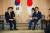 이낙연 국무총리가 24일 오전 일본 도쿄(東京) 총리관저에서 아베 신조 총리와 회담하고 있다. [뉴스1]