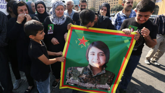 美 배신의 상징으로 떴다, 35세 쿠르드 여성 정치인의 죽음