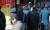 설 연휴 다음날인 지난 2월 7일 서울 노원구 로또 명당으로 알려진 복권판매점 앞에 시민들이 복권 구입을 위해 줄지어 서서 차례를 기다리고 있다. [연합뉴스]