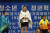 27일 오전 평양 청춘가역도전용경기장에서 열린 2019 아시아 유소년·주니어 역도선수권 대회 주니어 여자 87㎏급에 출전한 이선미가 시상식에서 금메달을 목에 걸은 채 웃고 있다. 사진공동취재단