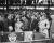 1936년 4월 14일 프랭클린 루스벨트 전 미국 대통령이 워싱턴에서 야구 시즌을 여는 시구를 하고 있다. [AP=연합뉴스]