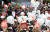지난 23일 오후 서울 여의도 국회의사당 앞에서 열린 서울개인택시조합 &#39;타다 OUT! 상생과 혁신을 위한 택시대동제&#39;에서 조합원들이 타다 퇴출을 요구하고 있다.［사진 뉴스1]