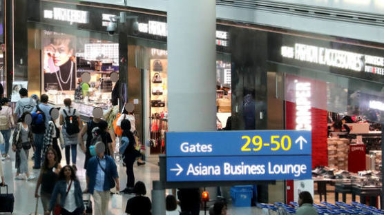 인천공항서 쇼핑하다 비행기 놓친 중국인…항공사 직원 뺨 때려