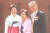 2010년 부산의 한 성당에서 문재인 대통령이 딸 다혜씨 결혼식 때 어머니 고 강한옥 여사, 김정숙 여사와 함께 찍은 사진.[중앙포토]