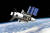 태양광을 에네지원으로 하는 X-37B가 지구궤도를 도는 상상도.[나사]