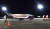 지난 27일 새벽(현지시간) X-37B가 미국 플로리다 나사 케네디우주센터에 착륙하고 있다.[사진 미 공군] 