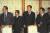 2000년 16대 총선을 앞두고 한나라당에서 낙천한 당시 신상우 의원, 김영진 의원, 김윤환 의원, 한승수 의원(왼쪽부터)이 그해 2월 21일 서울 여의도 한 음식점에서 낙천자 모임을 갖고 있다. [중앙포토]