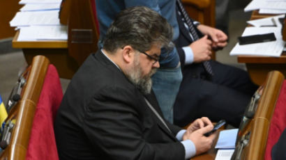 우크라 의회서 매춘부와 문자 주고받다 걸린 의원 '망신살'