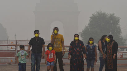최악의 대기오염 인도 뉴델리, 학교는 문닫고, 비행기는 회항