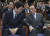 이인영 원내대표(왼쪽)가 김성환 의원(가운데) &#34;대화하라&#34;는 조언에 따라 이해찬 대표에게 다가가고 있다.  임현동 기자 
