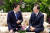 문재인 대통령과 아베 신조 일본 총리가 4일 오전(현지시간) 태국 방콕 임팩트포럼에서 아세안 3 정상회의 전 환담을 하고 있다. [사진 청와대]