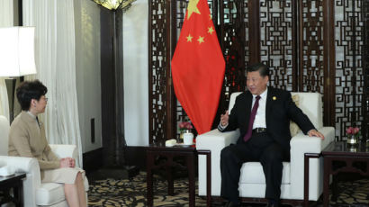 시진핑, 캐리람에 "흔들리지 말라"…옆엔 공안부장 앉혔다
