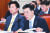 김오수 법무부 차관(오른쪽)이 5일 오후 서울 여의도 국회에서 열린 법제사법위원회 전체회의에 출석해 의원 질의에 답변하고 있다. 왼쪽은 박종문 헌법재판소 사무처장. [뉴스1]