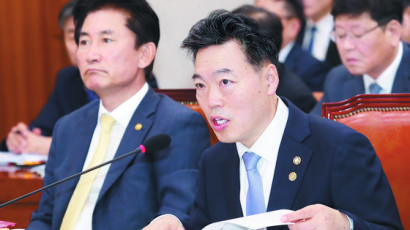 야당 “오보 언론사 검찰 출입제한 없애야” 김오수 “예”