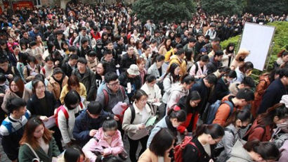 중국, ‘꿈의 직장’ 공무원 시험을 홍콩 대졸자에 첫 개방