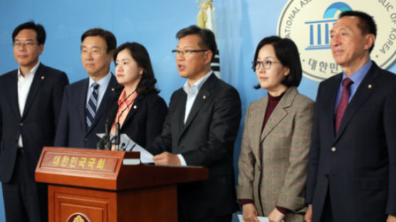 한국당 초선 44명 "우리 거취 당에 위임···선배들도 결단해달라"