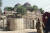 1990년 10월 인도 아요디아시에 자리한 바브리 모스크의 모습. 힌두교도와 무슬림간 갈등이 심해져 모스크는 출입 통제 상태다.[AP=연합뉴스]