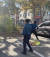 강릉경찰서 직원들이 지난달 30일 경찰서 내에 있는 감나무에서 감을 수확하는 모습. [사진 강릉경찰서]