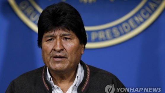 [속보] 결국 시위대에 굴복···볼리비아 모랄레스 대통령 사임