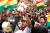 에보 모랄레스 볼리비아 대통령에 반대하는 시위대가 9일(현지시간) 볼리비아 수도 라파스에서 시위를 벌이고 있다.[로이터=연합뉴스]