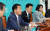 김관영 바른미래당 의원이 8일 서울 여의도 국회에서 열린 최고위원회의에서 발언하고 있다. [뉴스1]