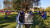 7일 워싱턴 미 의회 하원 앞에서 케빈과 샤론이 &#34;대가 제공이 압력&#34;이라는 팻말을 들고 있다. 정효식 특파원