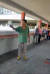 11일(현지시간) 친중파로 보이는 녹색옷을 입은 중년 남성이 반정부 시위대와 말싸움을 벌이고 있다. [트위터 캡처]