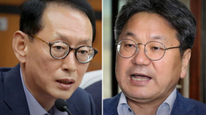 한국당, 靑 찾아 '민부론·민평론' 전달…"정책대전환 해달라"