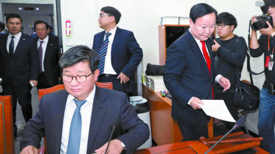 김재원 막말 공방 예산소위 한때 파행…민주당 “사과해야” 한국당 “농담이었다”