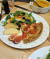 파티 식사로 제공된 비건 키쉬(quiche)와 제철 과일 샐러드, 단호박 수프. [사진 강하라·심채윤]