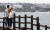 11일 오후 제주시 애월읍 해안에서 관광객들이 가을 바다를 즐기고 있다.[뉴스1]