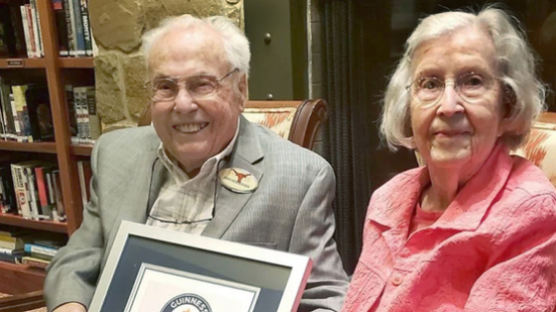 남편 106살, 부인 105살…'결혼 80주년' 세계 최장수 부부 