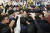 방준혁 넷마블 의장이 14일 부산 벡스코 &#39;지스타 2019&#39;에서 기자들에게 질문 공세를 받고 있다. [사진 넷마블]