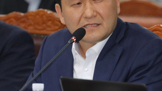 '불법자금 수수' 엄용수 의원직 상실···징역 1년 6개월 확정