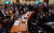빌 테일러 우크라이나 주재 미국대사 대행(왼쪽)과 조지 켄트 국무부 유럽유라시아 담당 부차관보가 13일(현지시간) 미 하원에서 열린 도널드 트럼프 대통령 탄핵조사 공개 청문회에 참석했다. [로이터=연합뉴스]