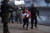 볼리비아 경찰이 16일(현지시간) 코차밤바에서 시위에 참가한 모랄레스 전 대통령 지지자를 체포하고 있다. [AP=연합뉴스] 