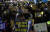 16일 오후 서울 서초구 법원, 검찰 앞 교대역 사거리에서 열린 &#39;끝까지 검찰개혁, 서초동 시민참여 촛불문화제&#39;에서 참가자들이 조국수호, 검찰개혁 촉구 구호를 외치고 있다. [뉴스1]