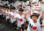 지난 8월 9일 서울 종로구 옛 일본대사관 앞에서 한국학원총연합회 일본제품 불매운동 전개 기자회견에서 학생들이 구호를 외치고 있다. 전국의 학생과 학부모, 학원교육자 등이 소속된 학원총연합회는 일본 제품 불매 운동에 동참하기로 했다. [뉴스1]