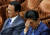 아베 총리와 아소 다로 부총리가 지난해 4월 국회에 출석한 모습. [로이터=연합뉴스] 