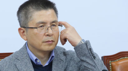 한국당 "靑이 시간 없다며 거절"···文-황교안 회담 진실공방