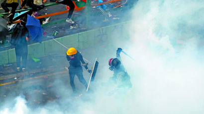 [사진] 홍콩 경찰 ‘시위대 최후 보루’ 이공대 봉쇄