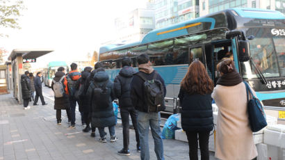 한파 속 길거리서 30분…고양시민 8만명, 버스파업에 분통 