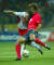 2002년 6월 폴란드와 월드컵 경기에서 몸싸움을 펼치는 유상철. [중앙포토]