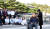 황교안 자유한국당 대표가 9월16일 서울 청와대 분수대 앞에서 조국 법무부 장관 임명에 반발하며 삭발하고 있다. 변선구 기자