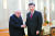 지난해 시진핑 주석과 만나고 있는 헨리 키신저 전 미국 국무장관. [AP=연합뉴스]