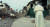다큐멘터리 ‘프란치스코 교황: 맨 오브 히스 워드’에서 2013년 태풍 하이옌이 강타한 필리핀 타클로반 수해 현장을 찾아 기도하는 교황의 모습. [사진 영화사 백두대간]