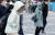 20일 오전 서울 광화문 네거리에서 출근길 시민들이 겨울 외투를 챙겨 입고 출근길 발걸음을 재촉하고 있다. [뉴스1]