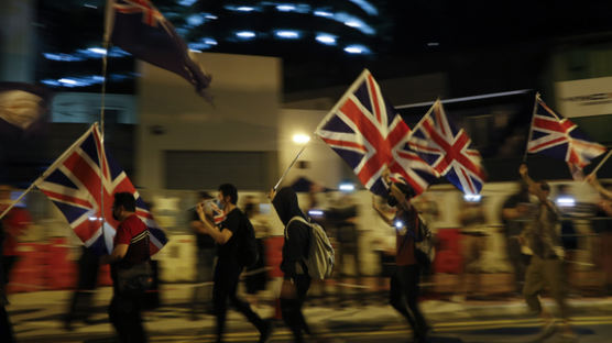 “움직이면 경찰봉에 맞아”…전 홍콩 英영사관 직원 中 고문 폭로